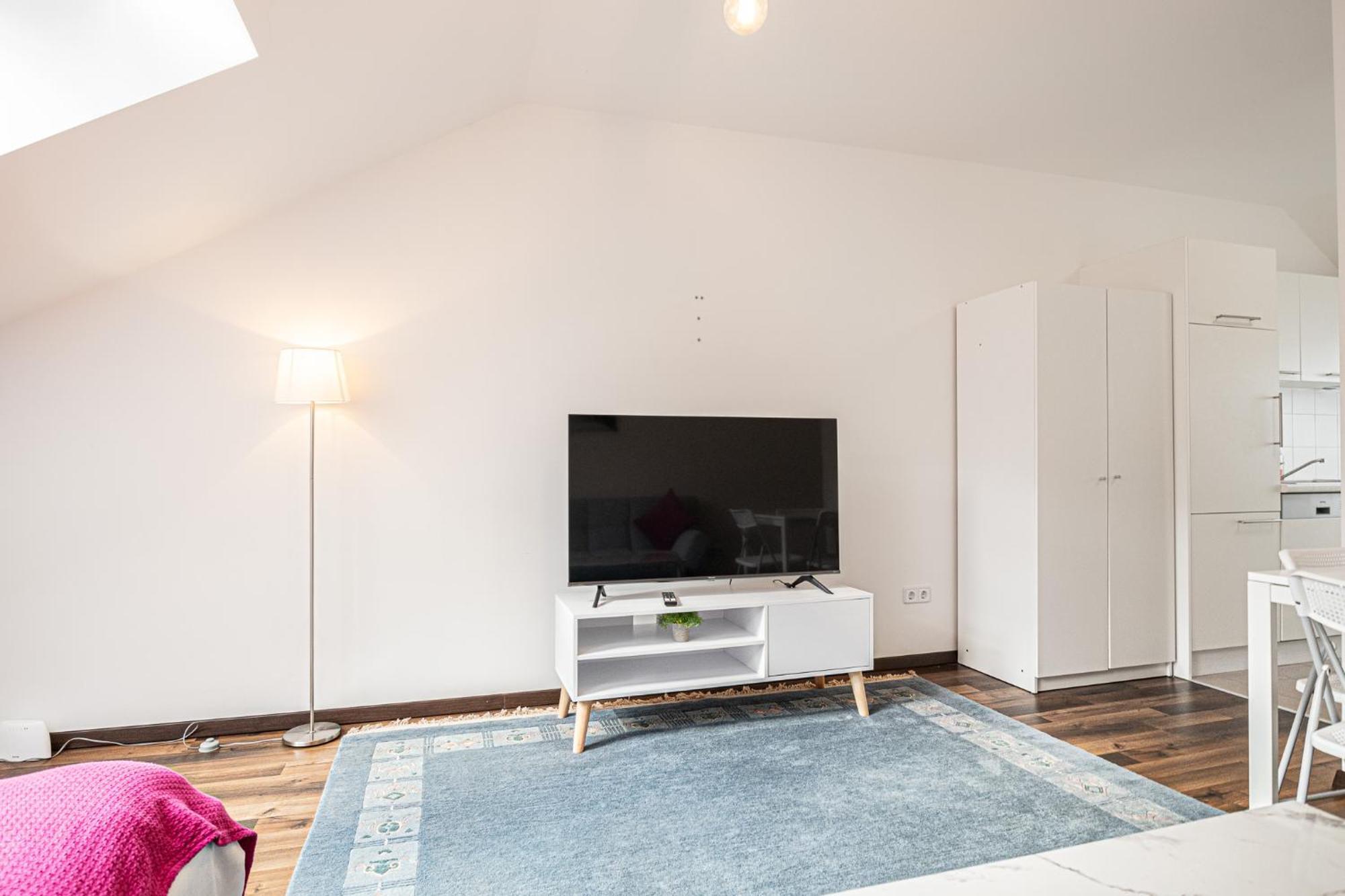 Airy Attic Apt.: Stylish Studio At Penzing Area Vienna Exterior photo