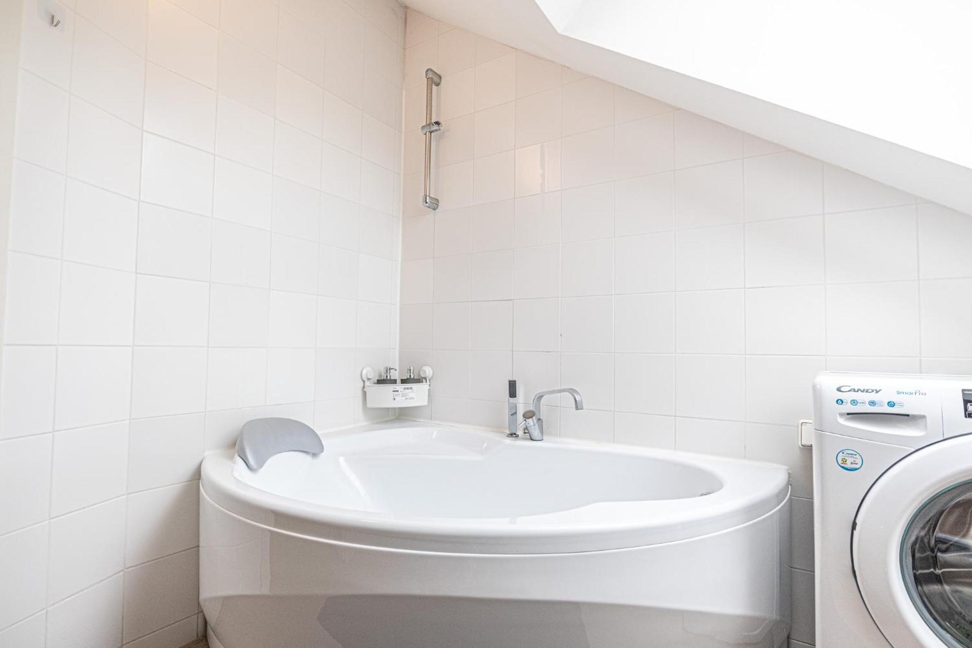 Airy Attic Apt.: Stylish Studio At Penzing Area Vienna Exterior photo