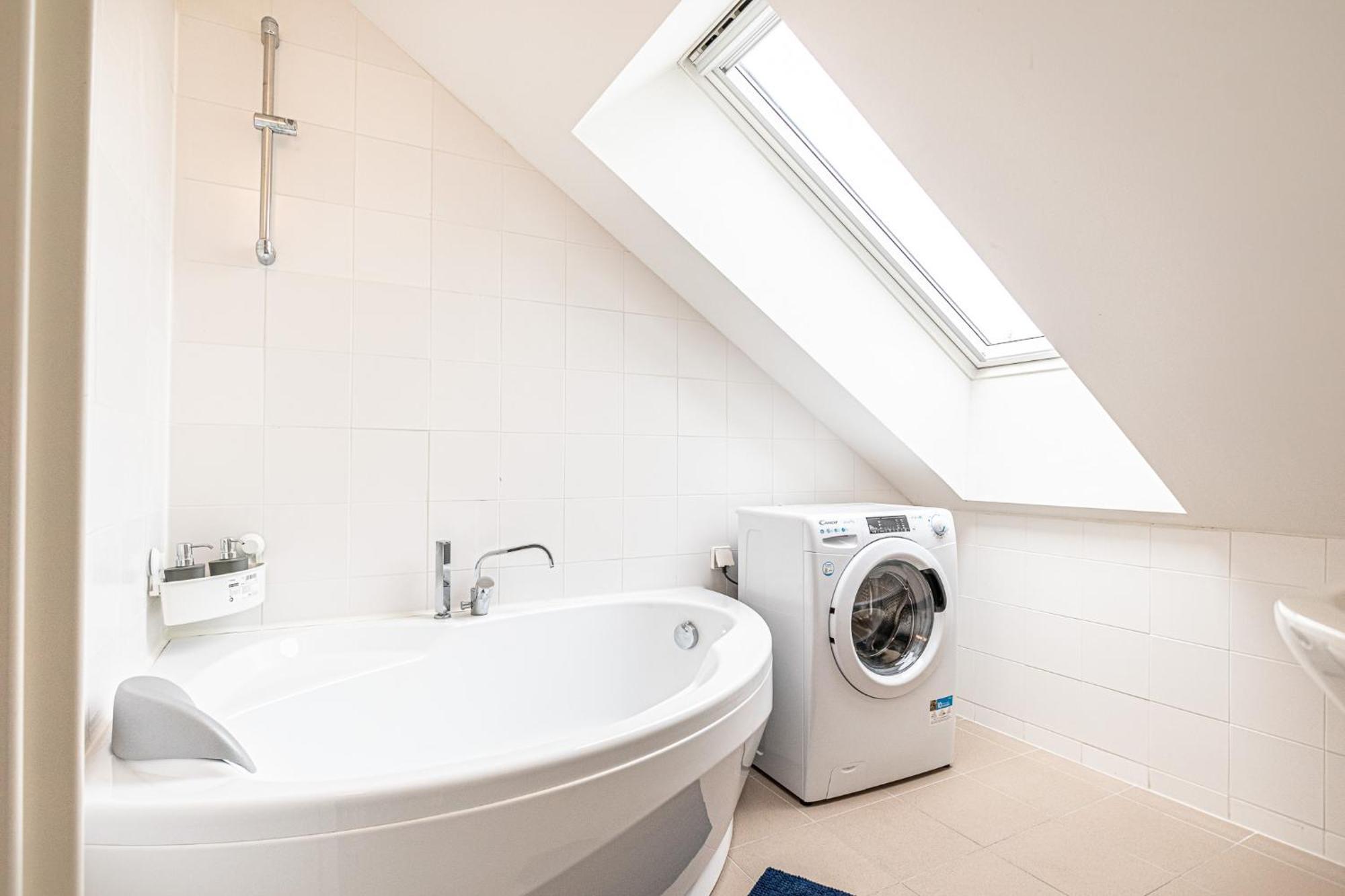 Airy Attic Apt.: Stylish Studio At Penzing Area Vienna Exterior photo